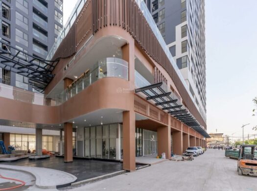 Giá bán căn hộ D-Aqua: 31 m²: 2,3 tỷ VND; 49 m²: 3,3 tỷ VND; 54 m²: 3,7 tỷ VND; 68 m²: 4,4 tỷ VND; 71 m²: 4,6 tỷ VND